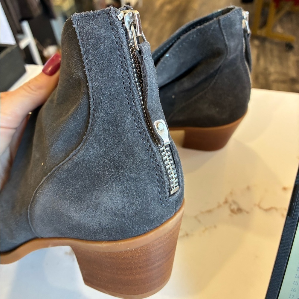Dolce Vita gray suede ankle booties size 7.5 - Picture 2 of 4